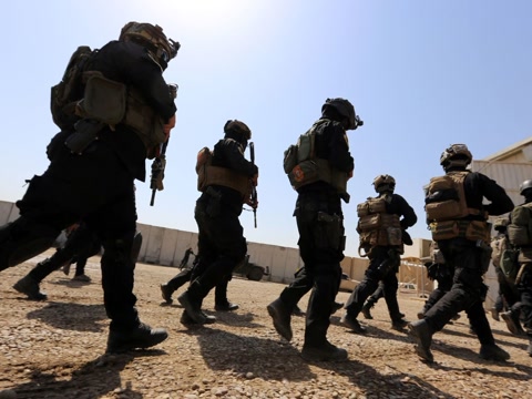 英特种部队殊死拼刺刀冲出包围圈 这是真的?